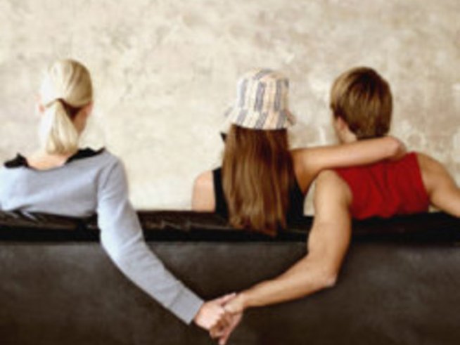 Защо мразя любовницата, а на него прощавам?