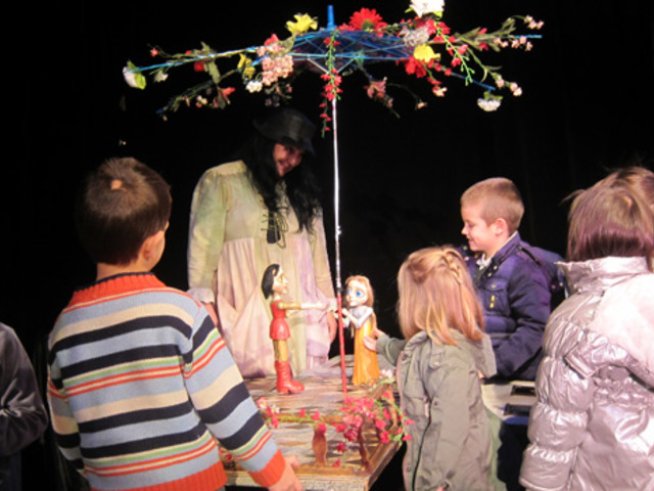 Да заведем децата на театър