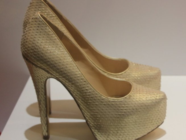 Екстравагантни обувки, стил Лейди Гага
