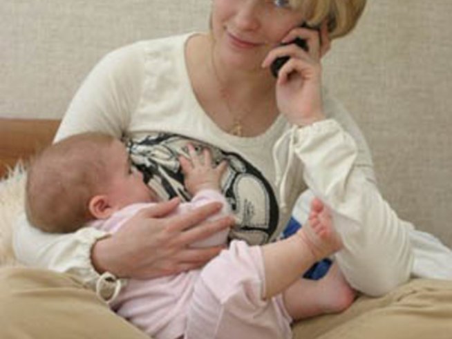 30 майки кърмят бебетата си във флашмоб