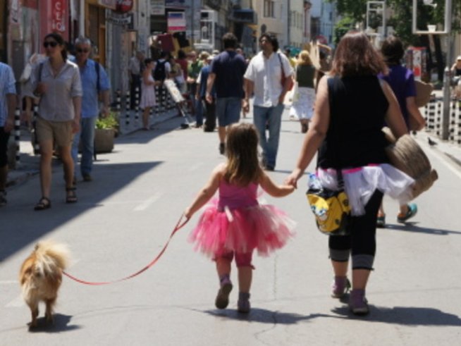 Мамо, колко млада изглеждаш в гръб!