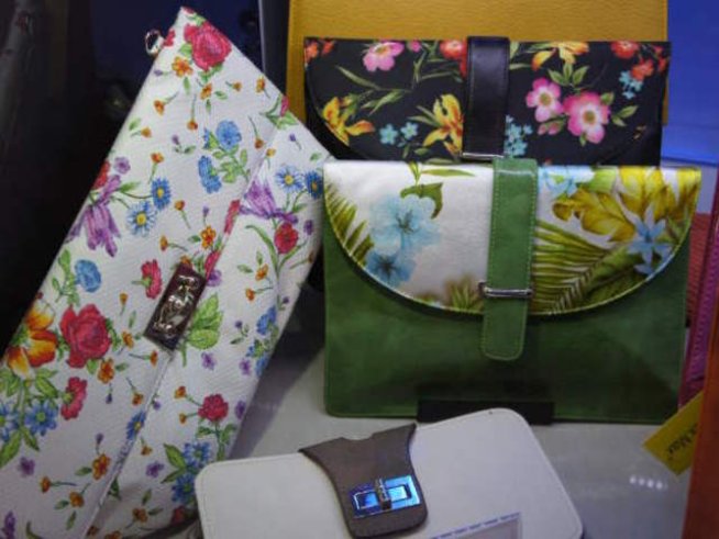 Флоралните мотиви отново на мода при чантите за лято 2012