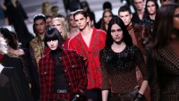 Драпирани материи и десени от Versace за есен-зима 2024-2025