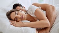 5 причини да спите настрани 