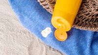 Как да премахнете петна от слънцезащитен крем?