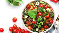 3 нискокалорични рецепти за великденски салати 