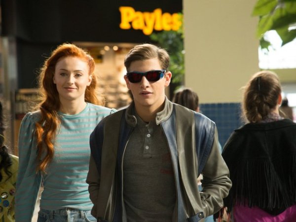 &bdquo;X-Men: Apocalypse&ldquo; (&bdquo;Х-Мен: Апокалипсис&ldquo;)
Сагата X-Men продължава! Действието се развива през 1983 година. Апокалипсис е първият мутант в света, роден повече от 3000 г. пр. Хр. Той притежава свръхспособности, като молекулярна манипулация, безсмъртие, суперсила, телепортация, манипулация на енергията, гениален интелект, технопатия. Той иска да завладее света, но дали ще успее? В ролите ще видите Софи Търнър, Роуз Бърни, Тай Шеридан, Оливия Мън и други. &nbsp;&nbsp;Снимка:&nbsp;outnow.ch