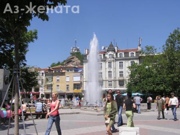 Тепета, красиви стари къщи и усмихнати, спокойни хора по улиците - това е Пловдив.