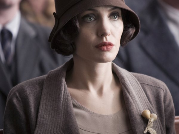 Анджелина Джоли играе блестящо във филма на Клинт Истууд &bdquo;Подмяната&ldquo;. Драмата от 2008-а година може да гледате на 16 февруари 2013г. от 21.00 часа по КиноНова.